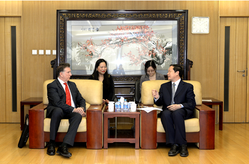 UNE副校长访问我校.png